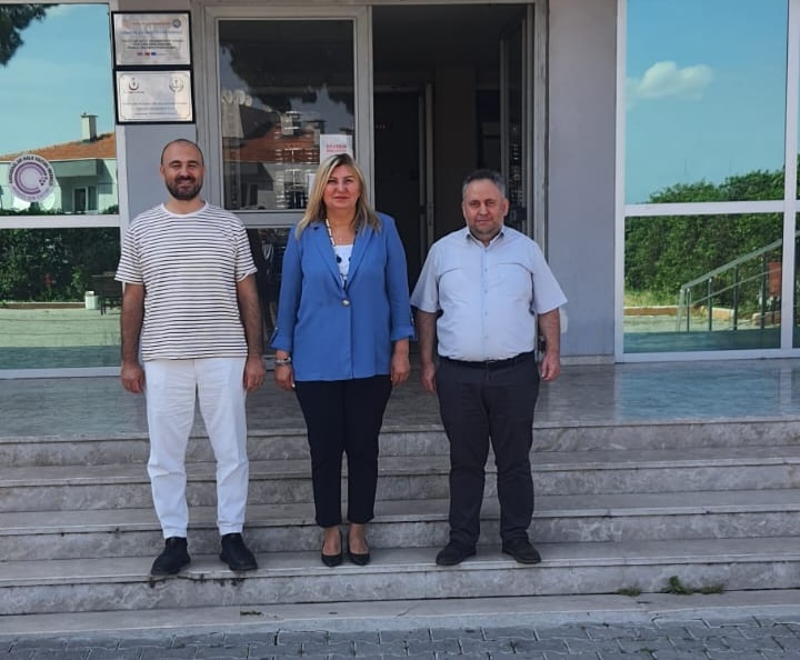 Karabağlar Halk Eğitim Merkezi Müdürü Fatma Demirci’yi Makamında Ziyaret Ettik